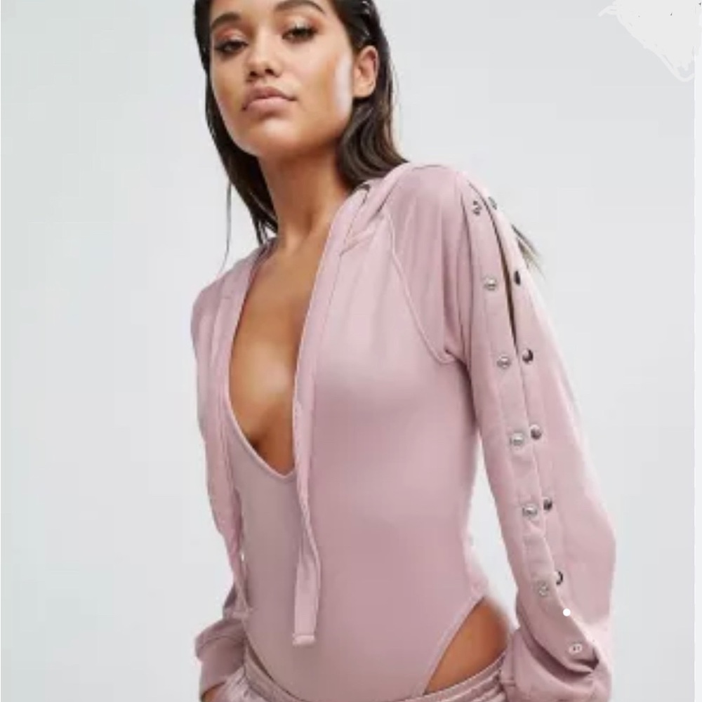 Missguided Londunn Pink Loop Back Popper Sleeve Bodysuit Size US 4. Never worn